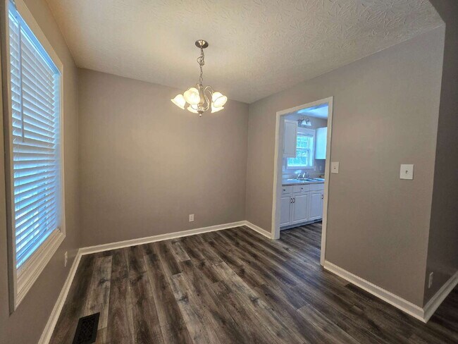 Photo - 460 Caney Ln