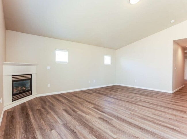 Photo - 817 N Broadview Blvd