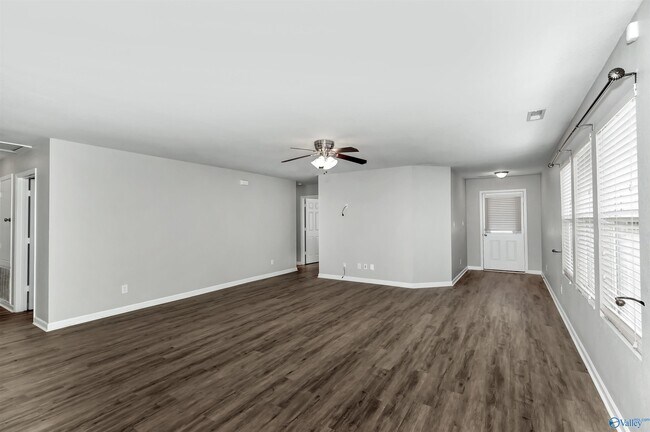 Photo - 325 Kenneth Blvd NW