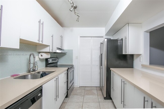 Building Photo - 100 Lakeview Dr Unit 117 Rental