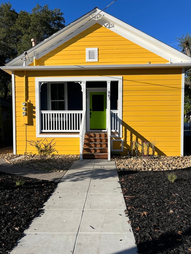 Photo - 663 Tupper St