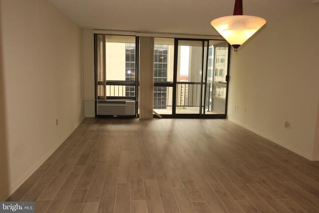 Building Photo - 233 S 6th St Unit 2106F Rental