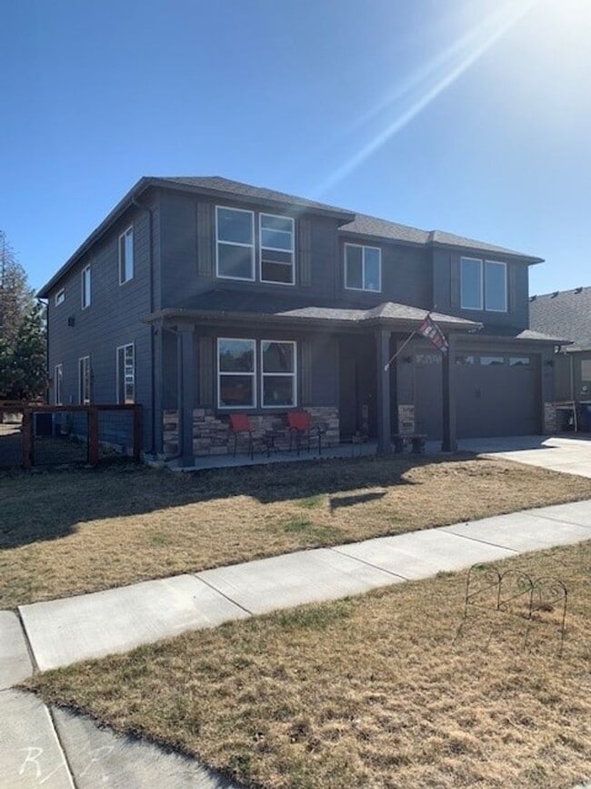 Photo - Spacious 5 Bed/2.5 Bath Single Family Home...