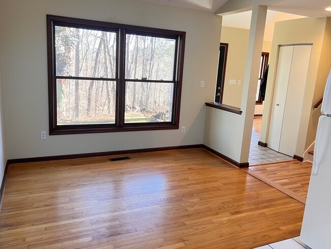 Photo - 5475 Jamestown Ct