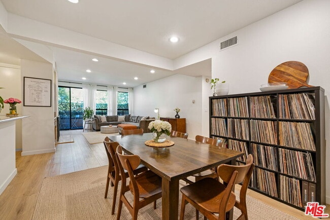 Photo - 1833 Fairburn Ave Unit 205