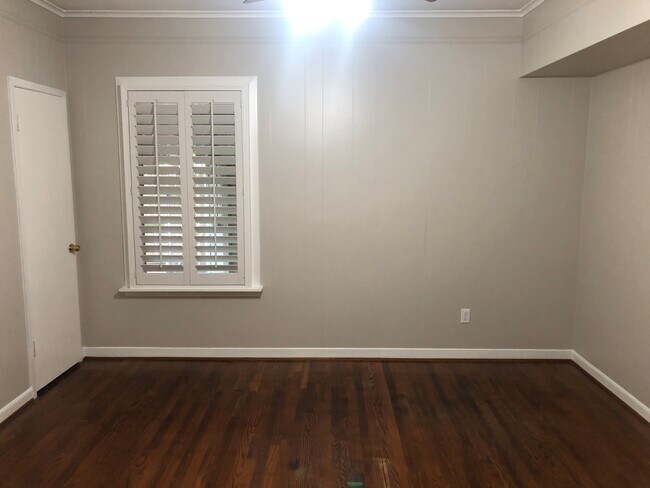 Photo - 906 Oakley St