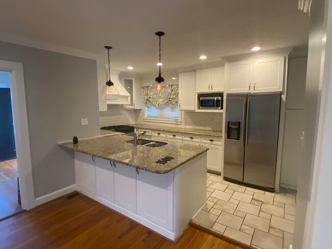 Photo - 4 Bedroom, 2 Bath Updated home in Jordan/Johnson area