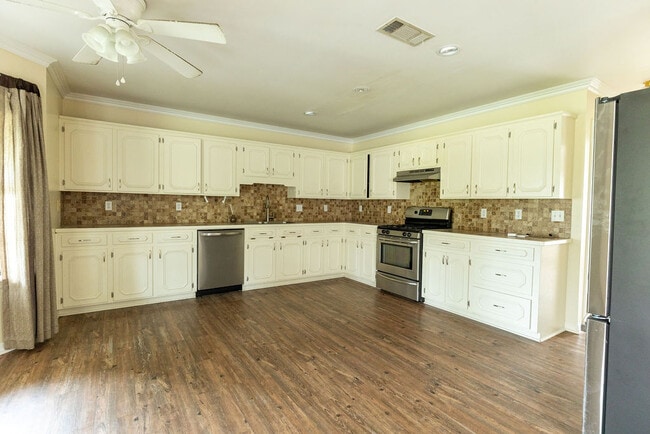 Photo - 1252 Christina Dr