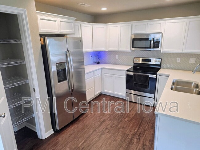 Photo - 2316 Hazeltine Pl
