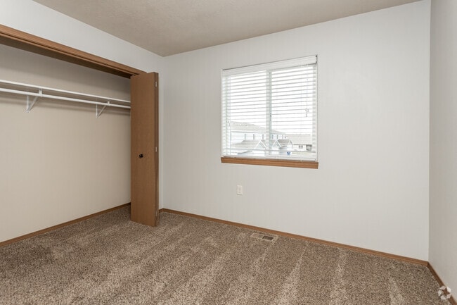 3BR, 2.5BA - 1,260 SF