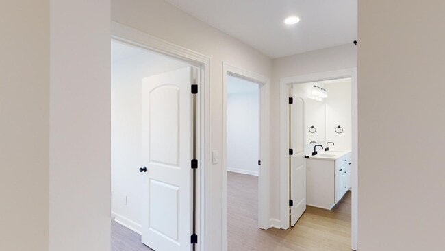 Photo - 827 Willow Pl