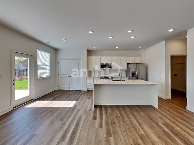 Photo - 1048 Highland Walk