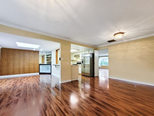 Photo - Charming Rambler with Abundant Natural Lig...