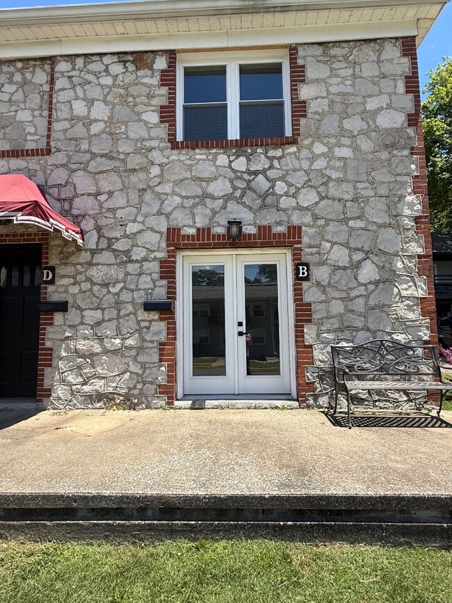 Building Photo - 610 Cabell Dr
