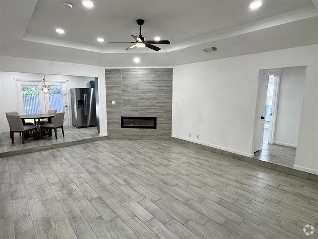 Building Photo - 3646 Country Club Dr W Rental