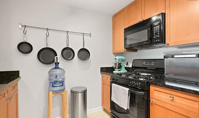 Photo - Sunny 1br condo in Downtown Silver Spring. Unidad 707