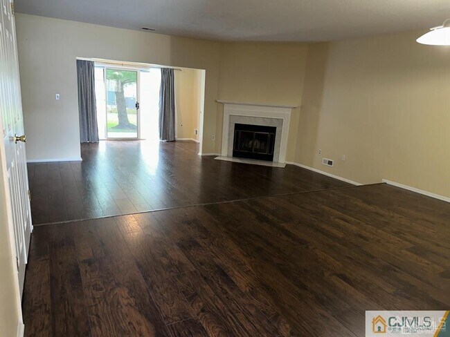 Photo - 3 Folkstone Ct