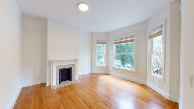 Photo - 1728 Waller St