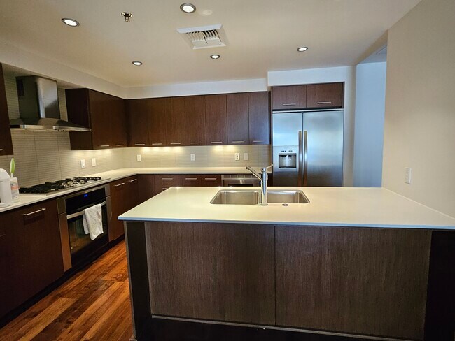 Photo - 1310 NW Naito Pky Unit 705