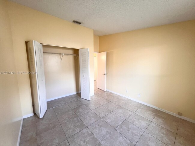 Photo - 3737 Mil-Lake Cir