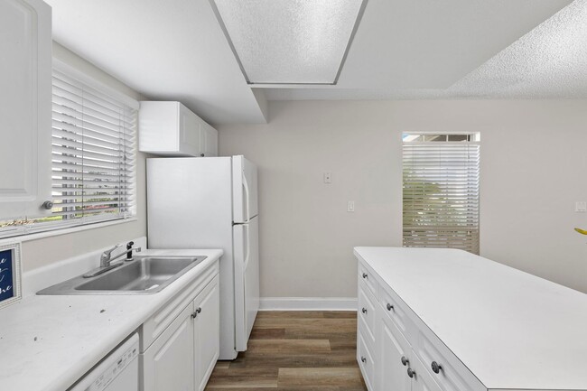 Photo - Cozy unfurnished, 2 Bedroom, 1 Bathroom, C...