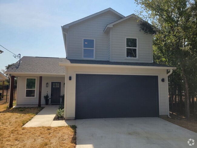 Building Photo - **AVAILABLE NOW** Gorgeous 2 story home in...