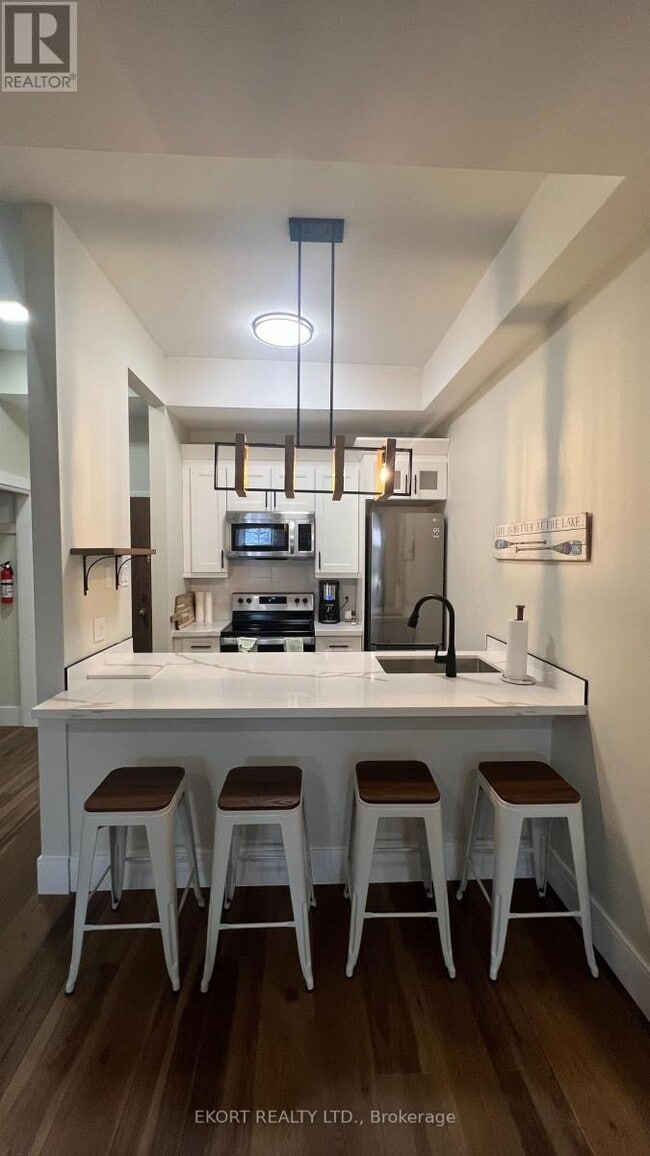 Photo - 254 Picton Main St