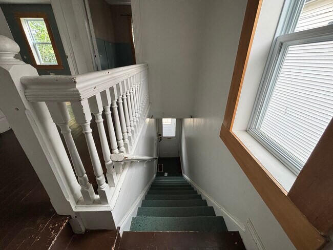 Building Photo - Apartment for Rent Unit A