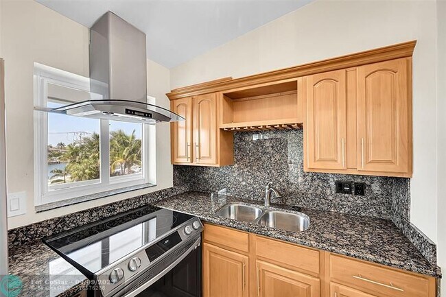 Photo - 1041 Hillsboro Mile Condo Unit 19