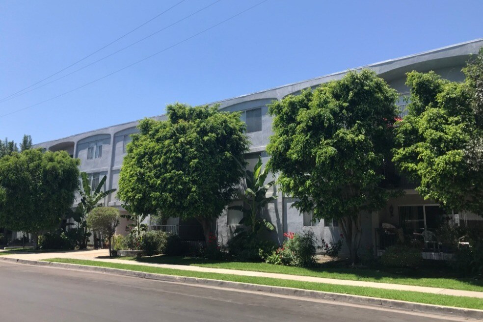 Photo - 4605 Sylmar Ave