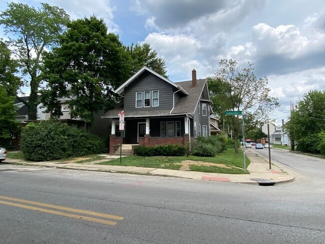 Building Photo - 2250 Indianola Ave Unit 2250 Rental