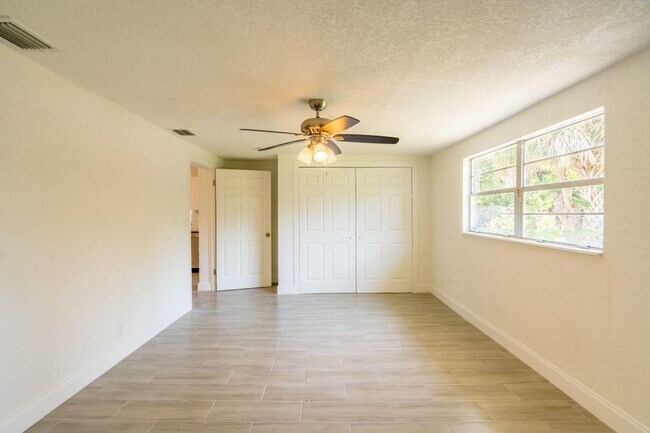 Photo - 700 NW 2nd Way