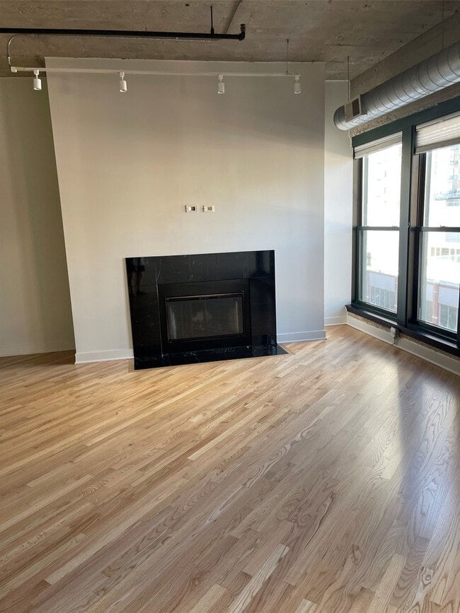 Photo - 411 W Ontario St Unit 616