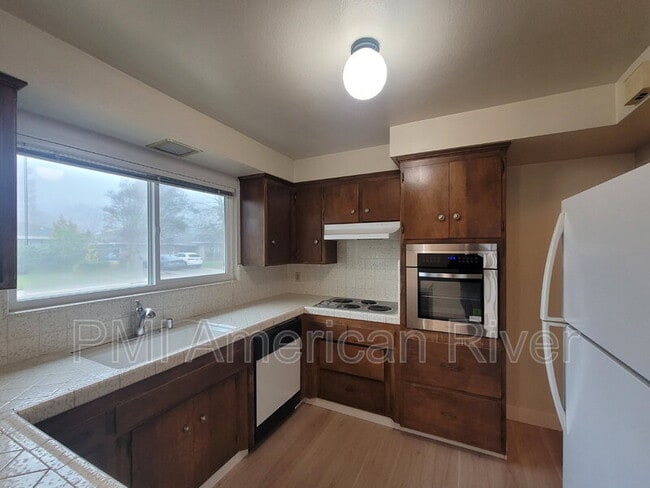 Photo - 602 Lelandhaven Way