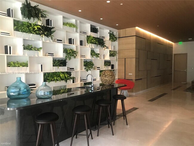 Photo - 1 br, 2 bath Condo - 45 SW 9th St Apt 2404 Unit Apt 2404