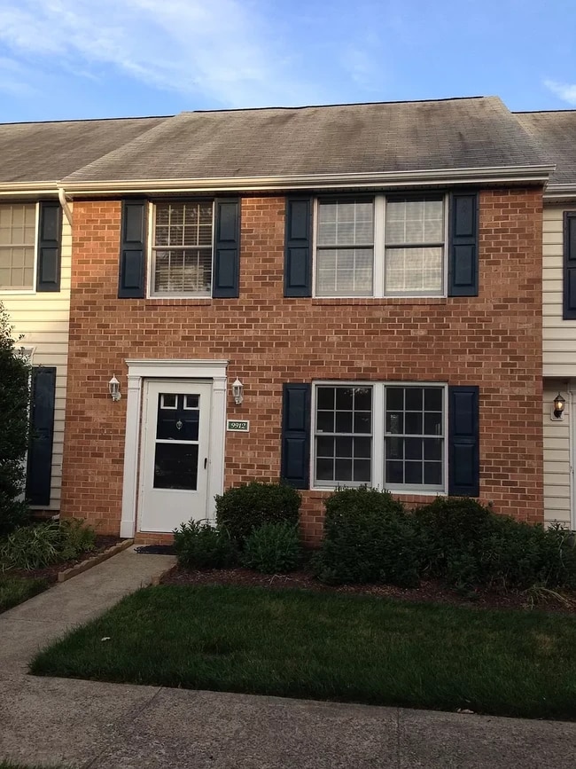 Building Photo - 9912 Whitney Cir Unit 9912