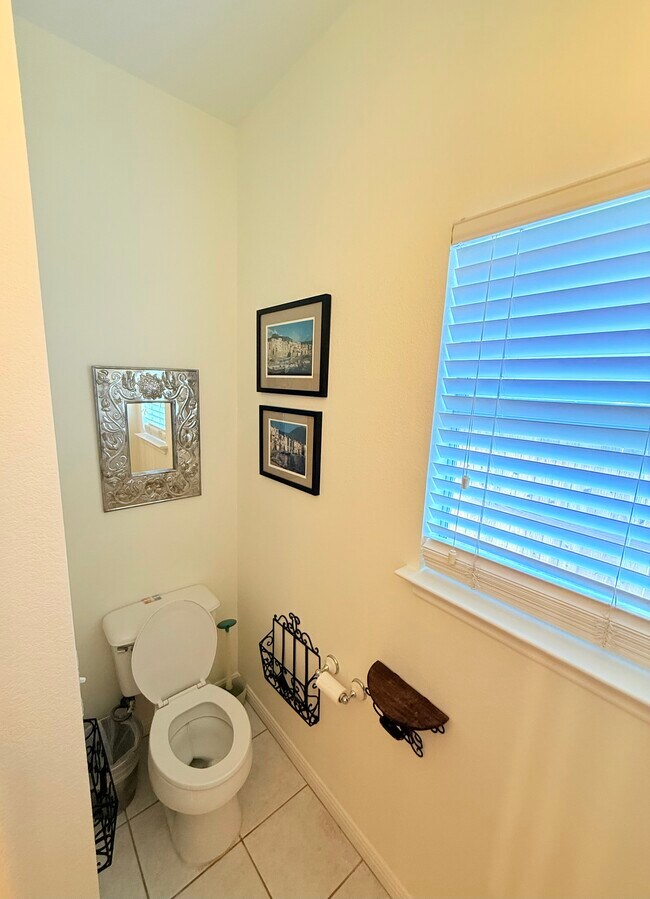 Baño principal - 584 Rockhurst St