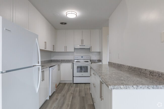 1 chambre, 1 salle de bain - Cuisine - The Village Squire Apartments