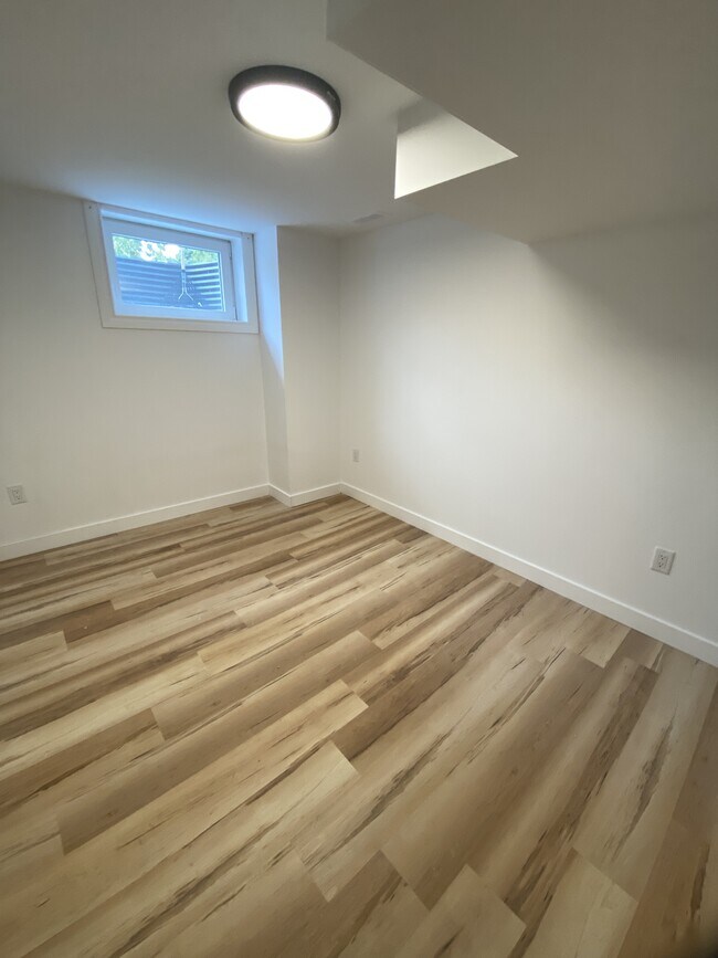 Photo - 340 Trudeau Dr Unit Lower