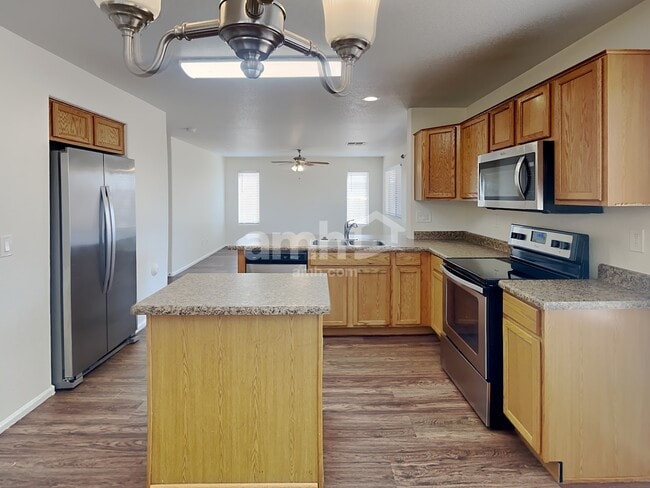 Photo - 16007 W Moreland St