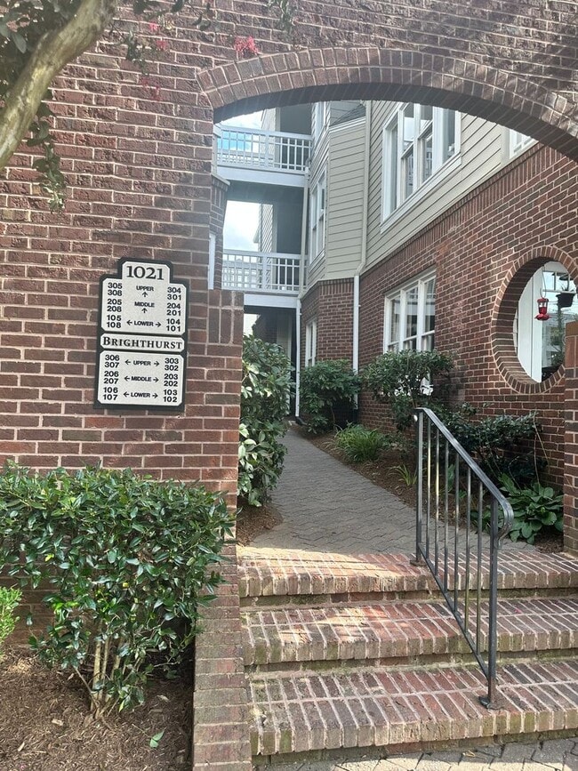 Building Photo - Adorable 2 Bedroom Condo!