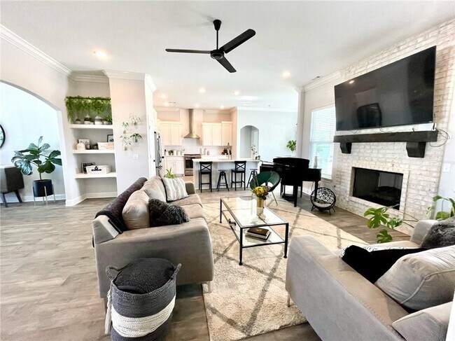 Photo - 2014 W Chandler Ave