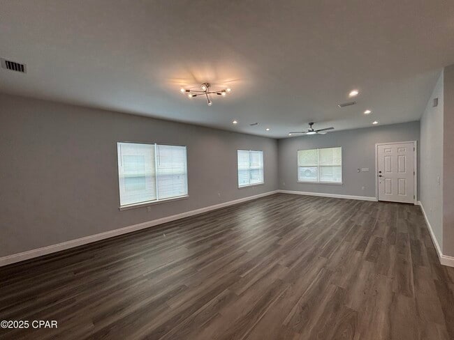 Photo - 2940 Hall Ave