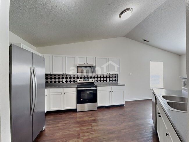 Photo - 5624 Grassy Bank Dr