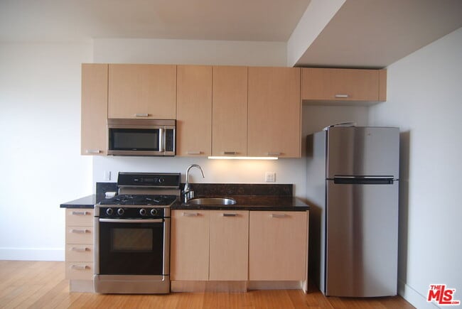460 S Spring St Unit 907