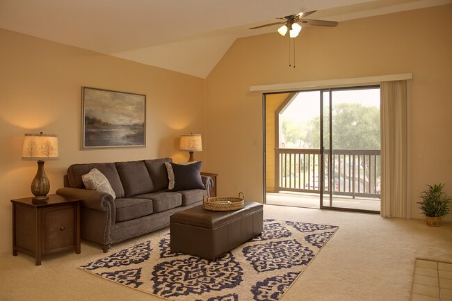 Photo - 1/1 3rd Floor with private balcony in gate... Unidad 306