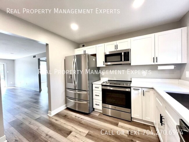 Building Photo - 3021 Heathstead Place Unit APT B