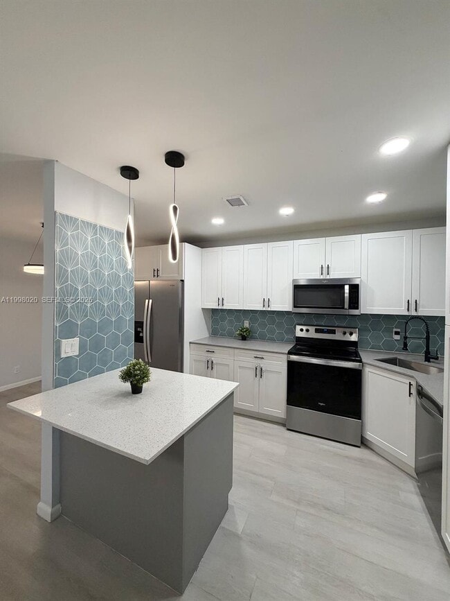 Building Photo - 2041 NW 81st Ave Unit 426