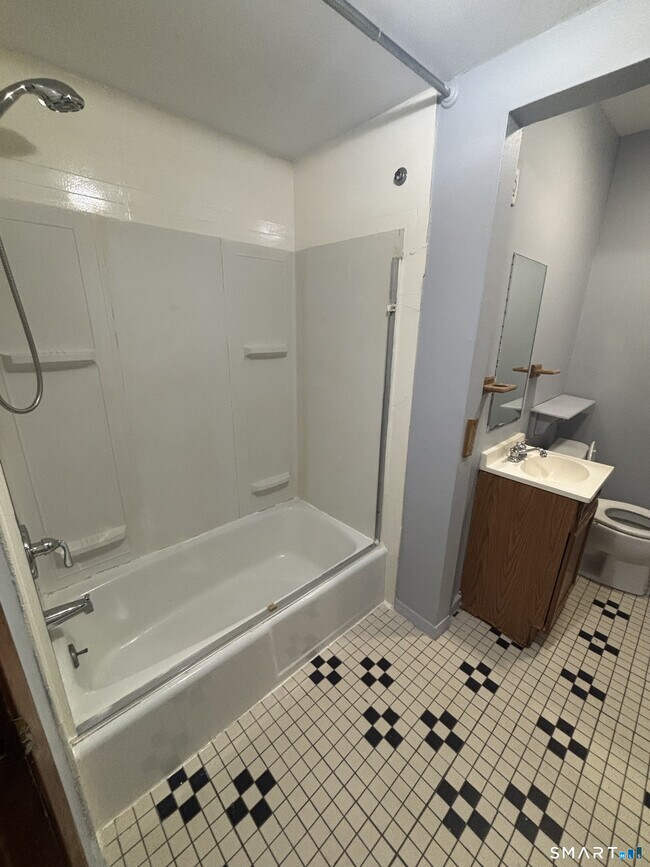 760 Washington Ave Unit 3a