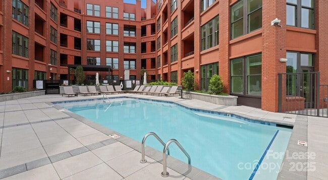 Photo - 300 E 36th St Unidad A2